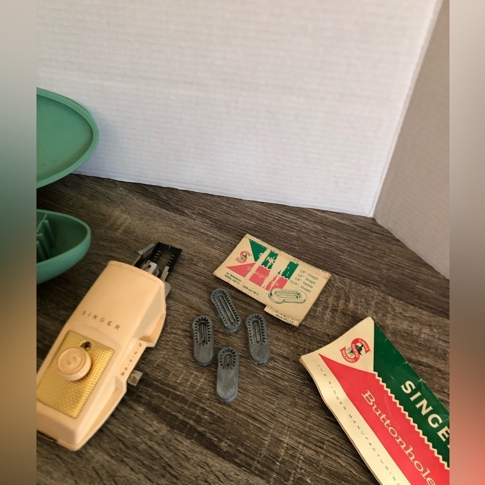 Vtg Singer Buttonholer Attachment - Picture 2 of 9